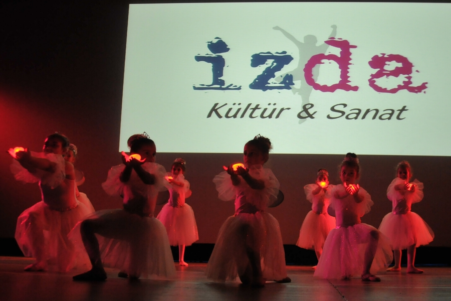 YILSONU GECEMİZ BÜYÜK BEĞENİ TOPLADI